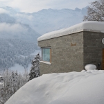 Фасад - натуральный вальсский кварцит. Швейцария